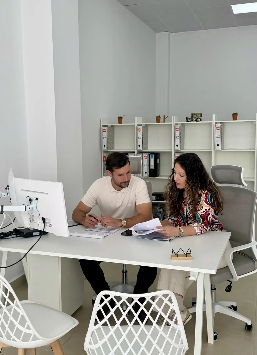 Asesoramiento personalizado de seguros en la oficina de Martín Triviño en Sevilla